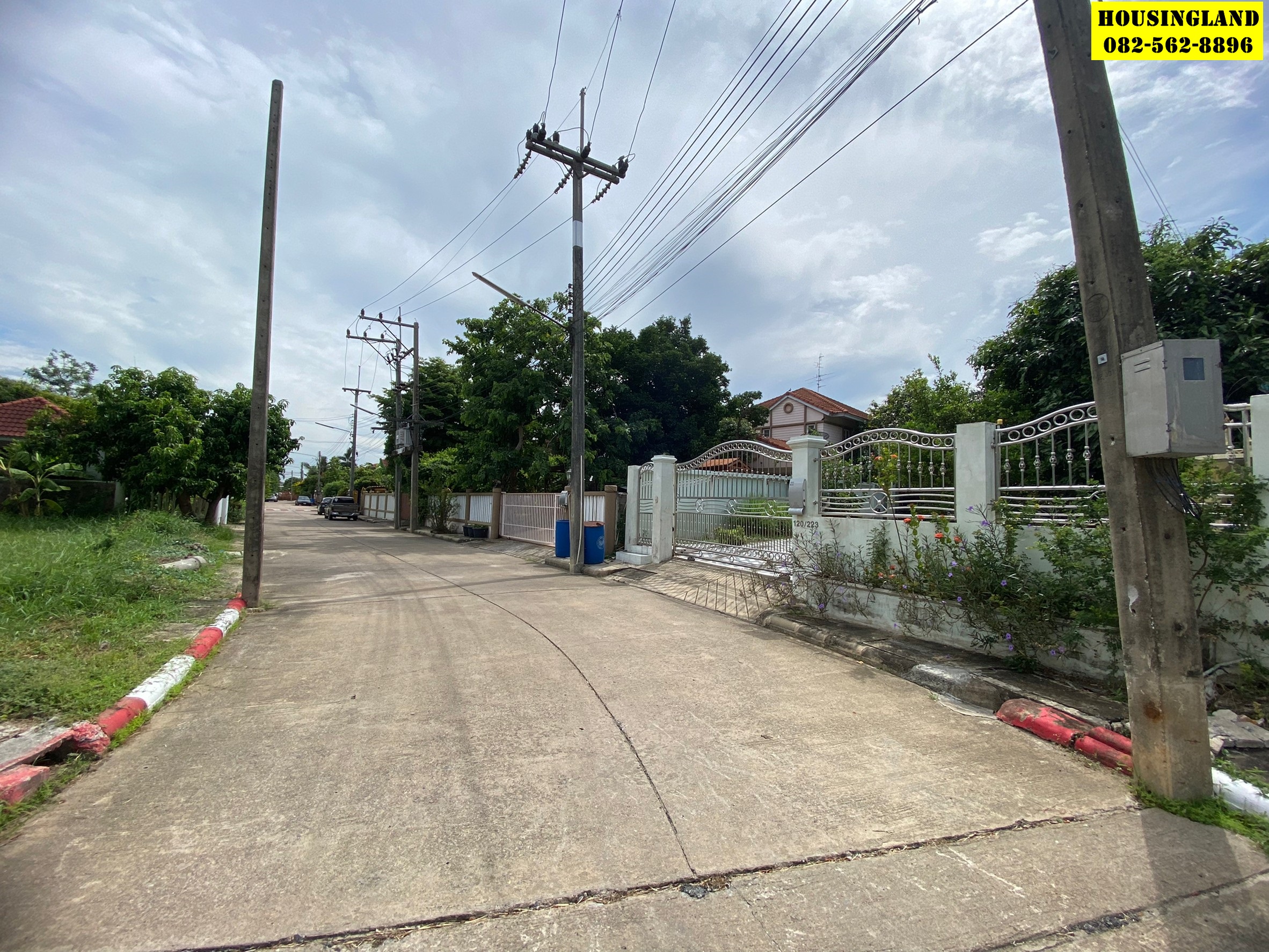 ขายด่วนที่ดินถมแล้ว ในหมู่บ้านชวนชื่นการ์เด้นวิลล์  ซอย 7 ตำบลบางเดื่อ อำเภอเมืองปทุมธานี จังหวัดปทุมธานี  